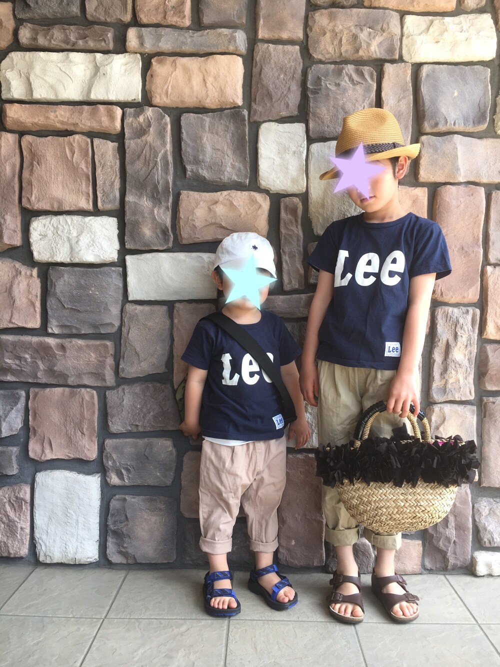 「キッズコーデ、おそろいコーデ、リンクコーデ、シンプル、シンプルコーデ、カジュアル、カジュアルコーデ」｜「Leeの【LEE】ロゴTシャツ（Tシャツ/カットソー、ブルー系）」を使った、y&y(*˘︶˘*).｡.:*♡さん（キッズ・90cm）の春コーディネートの1枚目の写真