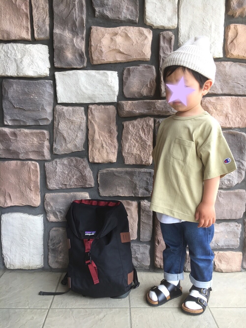 「カジュアルコーデ、キッズファッション、おとこのこ、ビッグT、デニム、サンダル」｜「COMECHATTO&CLOSETのARTEX WATCH CAP（ニットキャップ/ビーニー、ベージュ系）」を使った、y&y(*˘︶˘*).｡.:*♡さん（キッズ・90cm）の春コーディネートの1枚目の写真