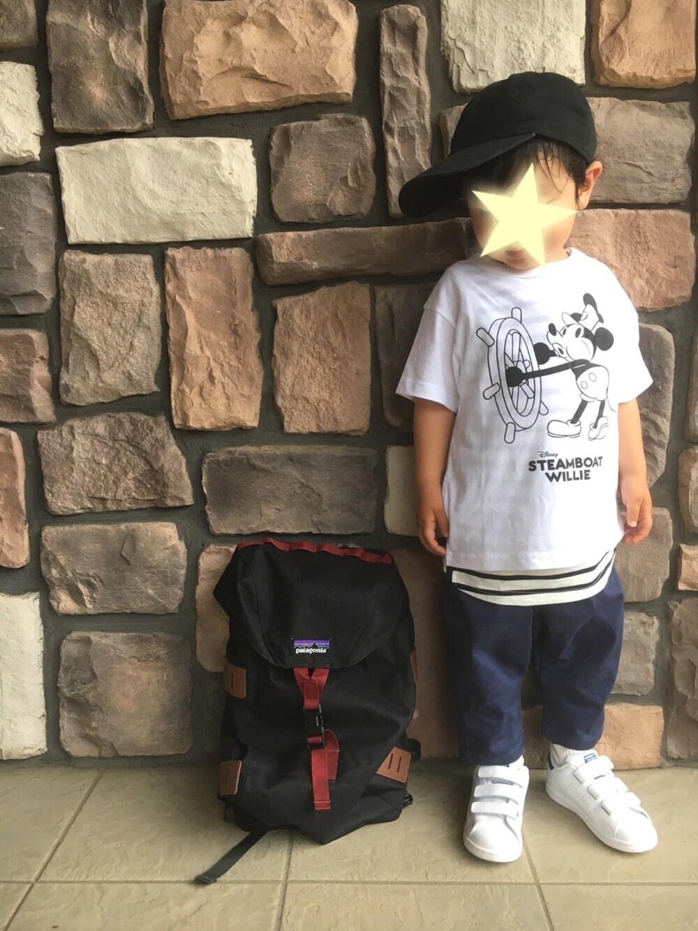 「キッズファッション、kids、カジュアル、カジュアルコーデ、白Tシャツ、サルエルパンツ」｜「newhattanのニューハッタンキャップ（キャップ、ブラック系）」を使った、y&y(*˘︶˘*).｡.:*♡さん（キッズ・90cm）の春コーディネートの1枚目の写真