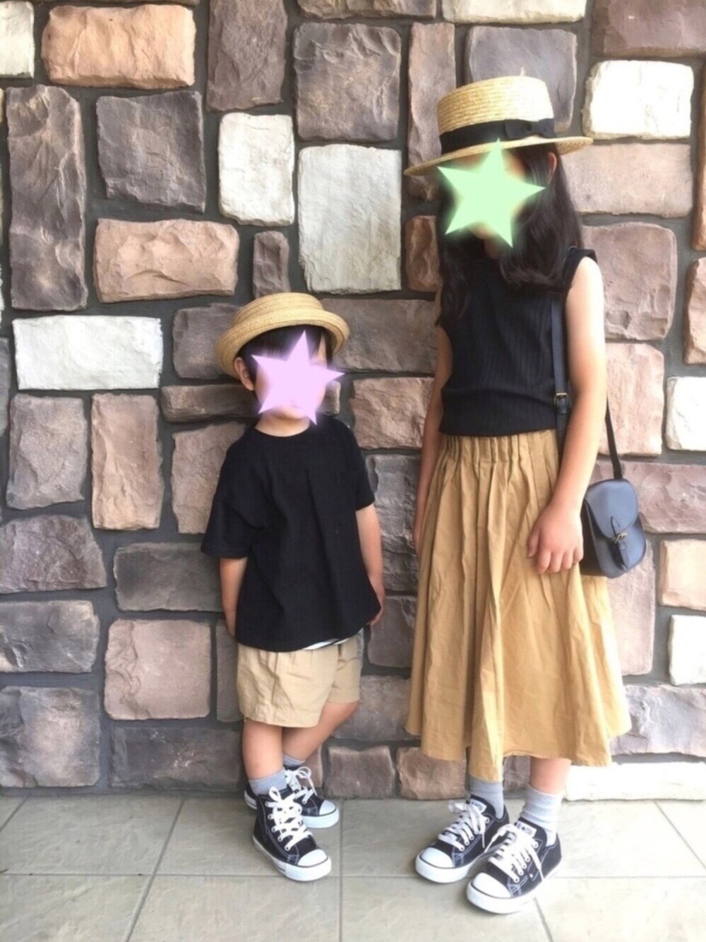 「kids、シンプル、リンクコーデ、コンバース、ブランシェス、ブラック、ベージュ、キャメル、カンカン帽」｜「ROPE' PICNICの【ROPE' PICNIC KIDS】カンカン帽（ハット、ベージュ系）」を使った、y&y(*˘︶˘*).｡.:*♡さん（キッズ・100cm）の夏コーディネートの1枚目の写真