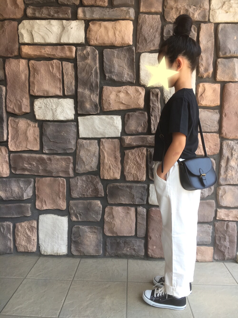 「夏コーデ、おんなのこ、プティマイン、モノトーン、パンツスタイル、ブラック×ホワイト、おだんごヘアー」｜「LeeのポケットＴシャツ（Tシャツ/カットソー、ブラック系）」を使った、y&y(*˘︶˘*).｡.:*♡さん（キッズ・100cm）の夏コーディネートの1枚目の写真