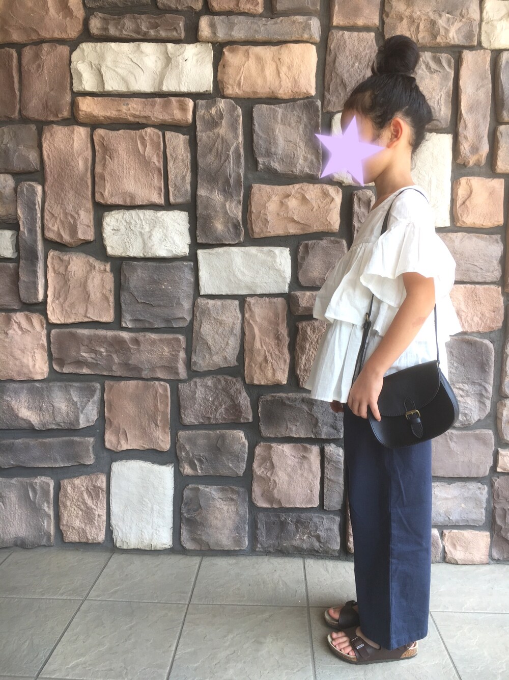 「シンプル、おんなのこ、カジュアル、パンツスタイル、ショルダーバッグ、サンダル、お団子ヘアー」｜「ZOZOTOWN掲載ありがとうございます🙏のアイテム（その他、その他）」を使った、y&y(*˘︶˘*).｡.:*♡さん（キッズ・100cm）の夏コーディネートの1枚目の写真
