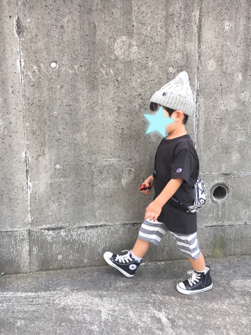 「男の子コーデ、kids、シンプルコーデ、ボーダーコーデバトン、ニット帽、ティーシャツ、ボーダー」｜「BRANSHESのシンプルニットワッチ（ニットキャップ/ビーニー、グレー系）」を使った、y&y(*˘︶˘*).｡.:*♡さん（キッズ・100cm）の秋コーディネートの1枚目の写真