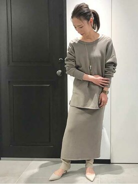 「アイテム（パンプス、グレー系）」を使った、OUVRAGE CLASSEさん（レディース・158cm）の春コーディネート