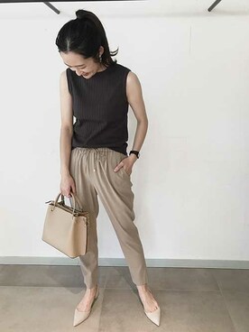 「アイテム（パンプス、グレー系）」を使った、OUVRAGE CLASSEさん（レディース・163cm）の春コーディネート