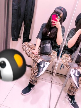 「Guess（ゲス）のアイテム（バッグ、ブラック系）」を使った、Karinさん（レディース）の夏コーディネート