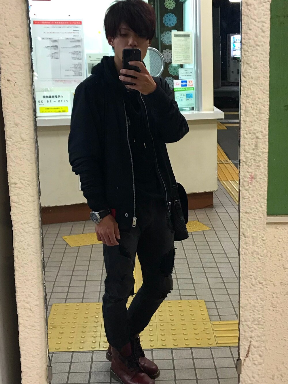 「平成最後、ブラックコーデ、おしゃれさんと繋がりたい、平成最後のWEARISTAセンバツ」｜「Paul Smithのアイテム（パーカー、ブラック系）」を使った、ほーりーさん（メンズ・171cm）の春コーディネートの1枚目の写真