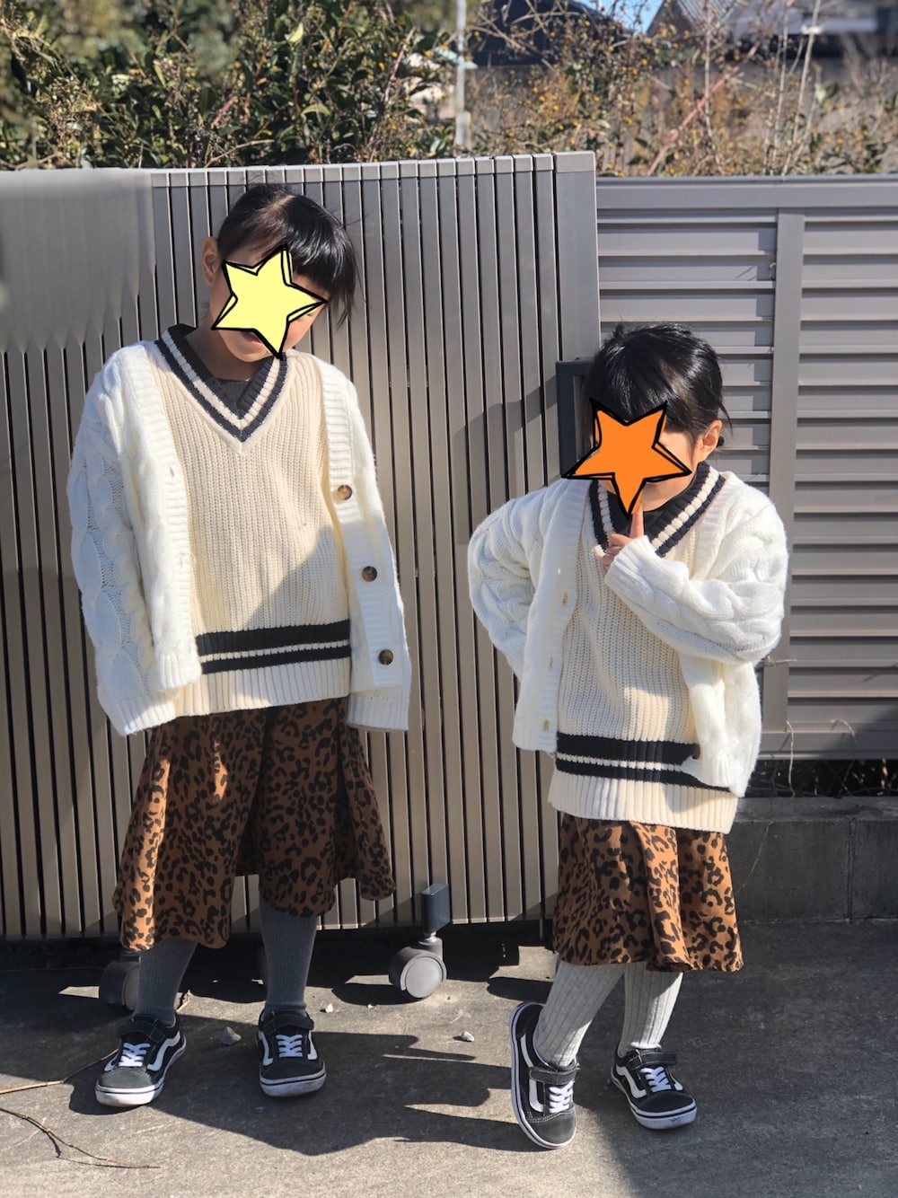 「女の子コーデ、チルデンニット、チルデンベスト、ベスト、キッズコーデ、キッズファッション、女の子、姉妹コーデ、お揃い」｜「CIAOPANIC TYPYの【ママとおそろい】チルデンニットベスト（ベスト、ホワイト系）」を使った、ひんさんさん（キッズ・120cm）の冬コーディネートの1枚目の写真