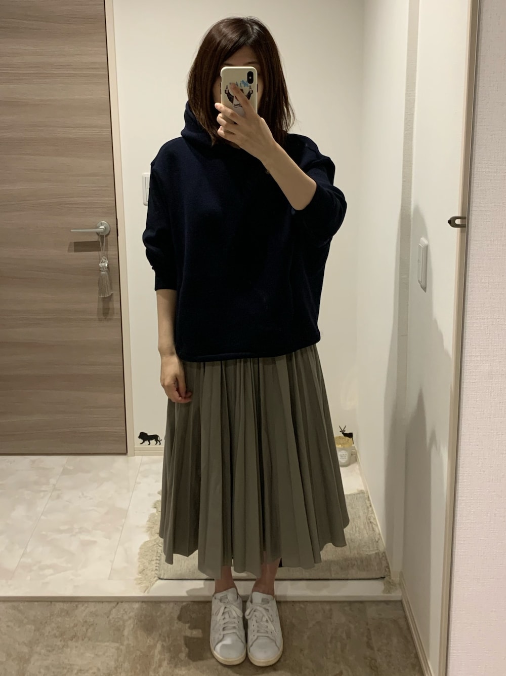 「大人カジュアル、休日スタイル、パーカー、ロングスカート、スニーカーコーデ、秋コーデ、シンプルコーデ」｜「GUのドライダブルフェイスプルパーカー（パーカー、ブルー系）」を使った、yu.mさん（レディース・164cm）の秋コーディネートの1枚目の写真