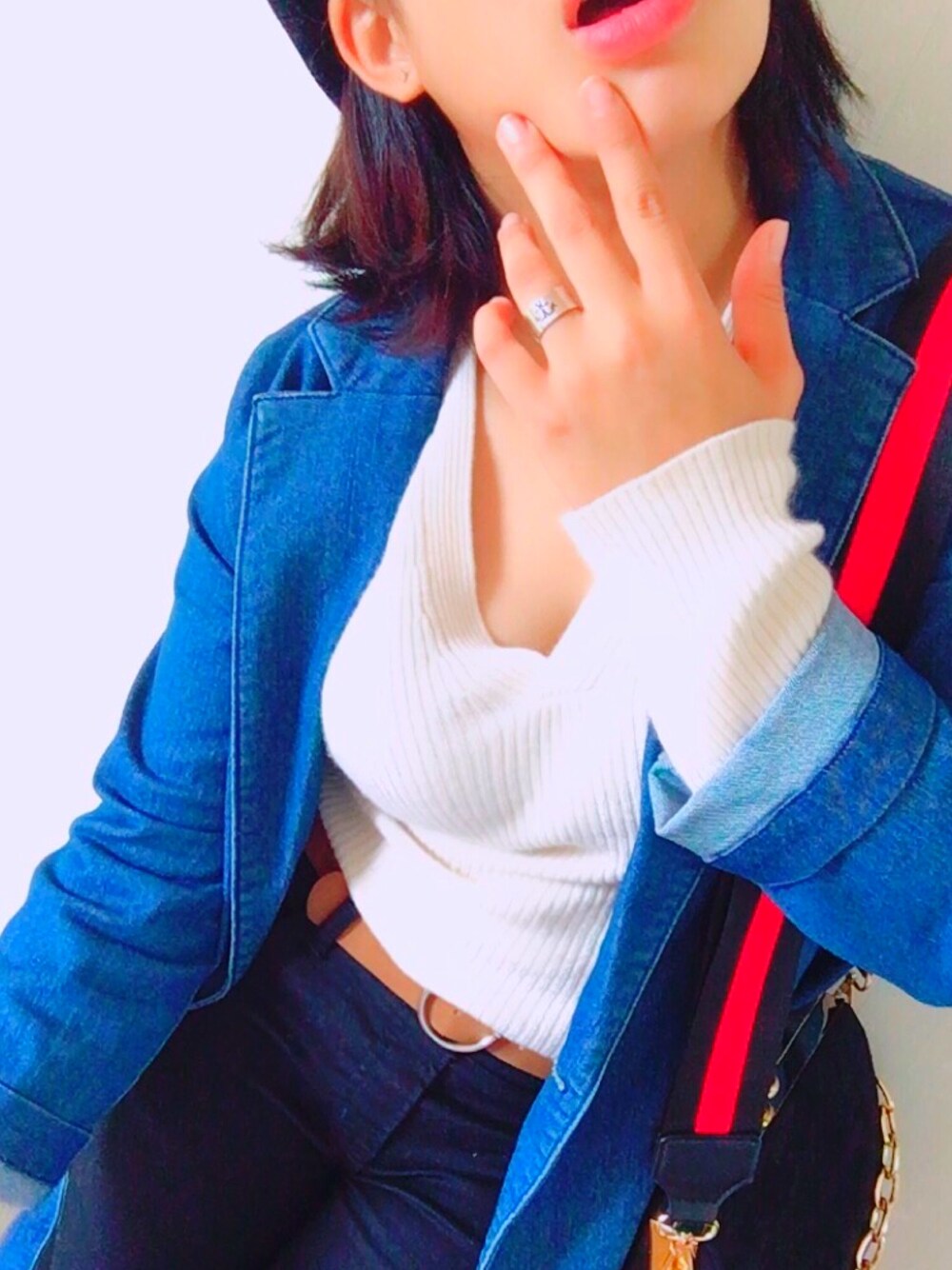 「大人カジュアル」｜「GAL FITのアイテム（ハンチング/ベレー帽、ブラック系）」を使った、yuさん（レディース・156cm）の秋コーディネートの1枚目の写真