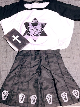 「LISTEN FLAVOR（リッスンフレーバー）のアイテム（スカート、ブラック系）」を使った、Laylaさん（レディース・155cm）の秋コーディネート