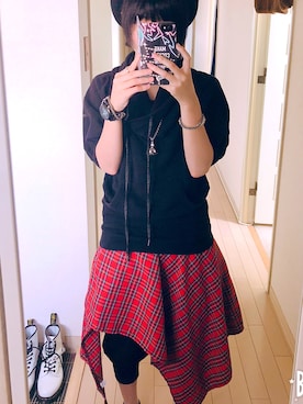 「DIESEL（ディーゼル）のアイテム（トップス、ブラック系）」を使った、Laylaさん（レディース・155cm）の秋コーディネート