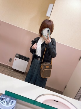 「AZUL（アズール）のアイテム（ライダースジャケット、ブラック系）」を使った、Laylaさん（レディース・155cm）の春コーディネート