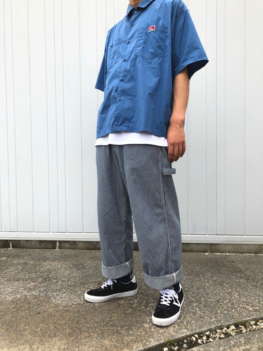「シンプルコーデ、休日スタイル、夏コーデ、半袖シャツ、ワークシャツ、ペインターパンツ、VANS、ビッグシルエット」｜「LeeのLee/リー Dungarees PAINTER PANTS ペインターパンツ（チノパンツ、その他）」を使った、naruさん（メンズ・172cm）の夏コーディネートの1枚目の写真