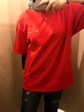 「Champion（チャンピオン）のアイテム（Tシャツ/カットソー、オレンジ系）」を使った、阿肖肖さん（レディース・168cm）の冬コーディネート