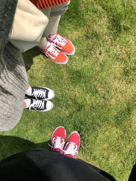 「VANS（バンズ）のアイテム（スニーカー、レッド系）」を使った、阿肖肖さん（レディース・168cm）の春コーディネート