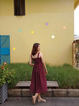 「urban revivoのアイテム（ジャンパースカート、レッド系）」を使った、阿肖肖さん（レディース・168cm）の夏コーディネート