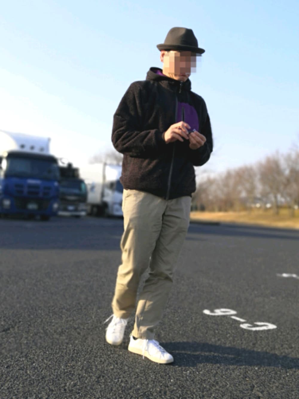 「大人コーデ、大人カジュアル、40代男性」｜「UNIQLOのアイテム（ハット、グレー系）」を使った、TSUKUBAさん（メンズ・174cm）の冬コーディネートの1枚目の写真