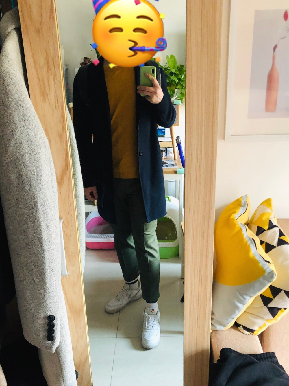 「ZARAのアイテム（トレンチコート、ブルー系）」を使った、沈大头💦さん（メンズ・178cm）の冬コーディネートの1枚目の写真