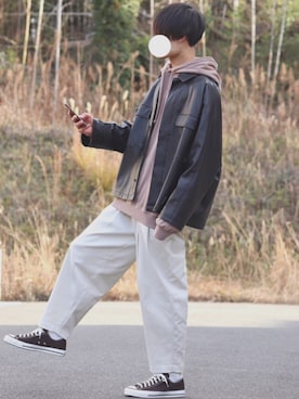 「DOOPZ（ドープス）のアイテム（パーカー）」を使った、DAISUKE.さん（メンズ・177cm）の冬コーディネート