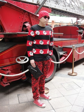 「GIENCHI（ジエンチ）のアイテム（スニーカー）」を使った、Panda Ngさん（メンズ・179cm）の冬コーディネート