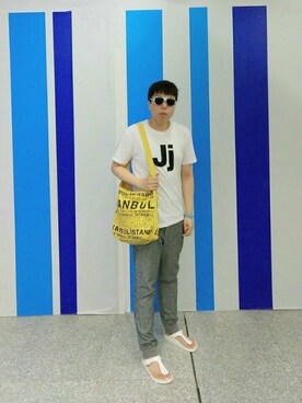 「アイテム（メッセンジャーバッグ）」を使った、Panda Ngさん（メンズ・179cm・30代）の夏コーディネート