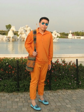 「アイテム（メッセンジャーバッグ）」を使った、Panda Ngさん（メンズ・179cm・30代）の秋コーディネート