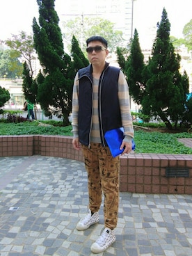 「アイテム（クラッチバッグ）」を使った、Panda Ngさん（メンズ・179cm・30代）の冬コーディネート