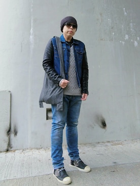 「GIENCHI（ジエンチ）のアイテム（スニーカー）」を使った、Panda Ngさん（メンズ・179cm）の冬コーディネート