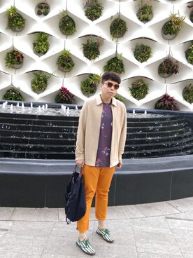 「アイテム（チノパンツ、オレンジ系）」を使った、Panda Ngさん（メンズ・179cm）の春コーディネート