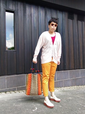 「アイテム（チノパンツ、オレンジ系）」を使った、Panda Ngさん（メンズ・179cm）の夏コーディネート