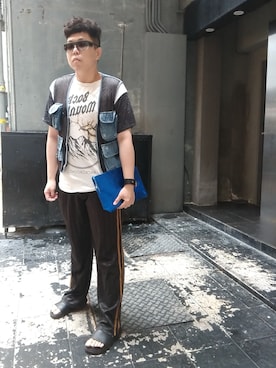 「アイテム（クラッチバッグ）」を使った、Panda Ngさん（メンズ・179cm・30代）の秋コーディネート