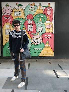 「GIENCHI（ジエンチ）のアイテム（スニーカー）」を使った、Panda Ngさん（メンズ・179cm）の冬コーディネート