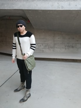 「アイテム（メッセンジャーバッグ、グリーン系）」を使った、Panda Ngさん（メンズ・179cm）の冬コーディネート