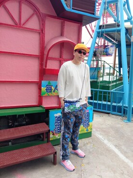「アイテム（メッセンジャーバッグ）」を使った、Panda Ngさん（メンズ・179cm・30代）の春コーディネート