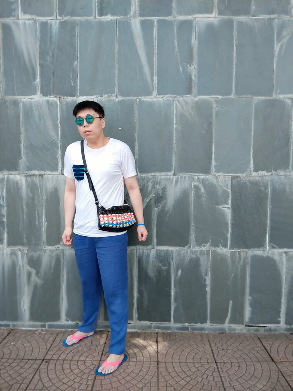 「HOUSE OF HOLLANDのアイテム（サングラス、ブルー系）」を使った、Panda Ngさん（メンズ・179cm）の夏コーディネートの1枚目の写真