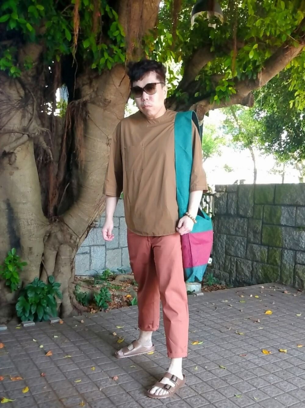 「MARNIのアイテム（サングラス、ブラウン系）」を使った、Panda Ngさん（メンズ・179cm）の秋コーディネートの1枚目の写真