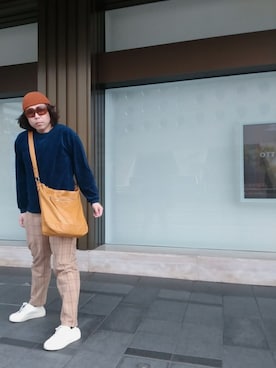 「アイテム（メッセンジャーバッグ）」を使った、Panda Ngさん（メンズ・180cm・30代）の春コーディネート