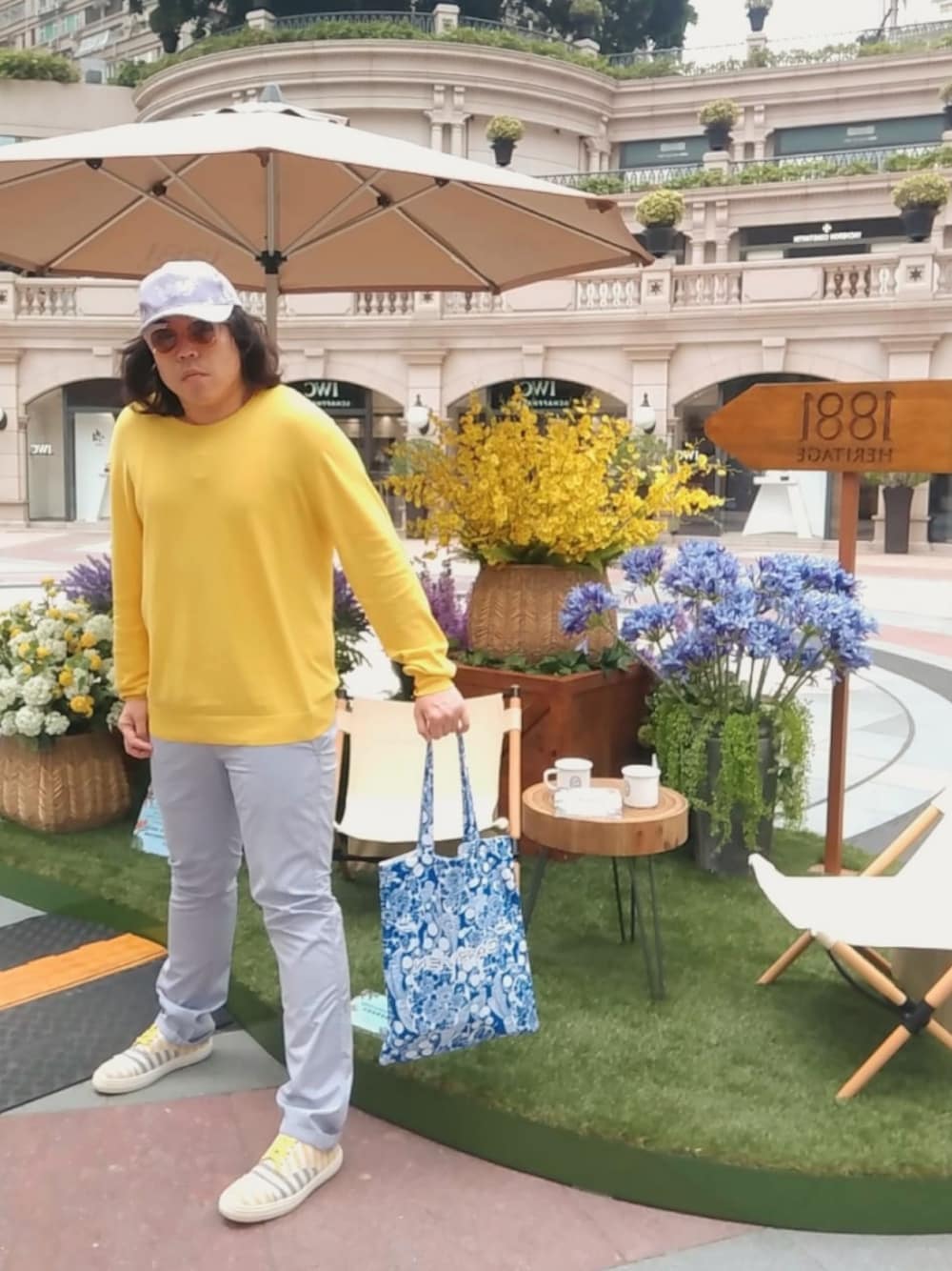 「celio*のアイテム（スラックス、パープル系）」を使った、Panda Ngさん（メンズ・180cm）の春コーディネートの1枚目の写真
