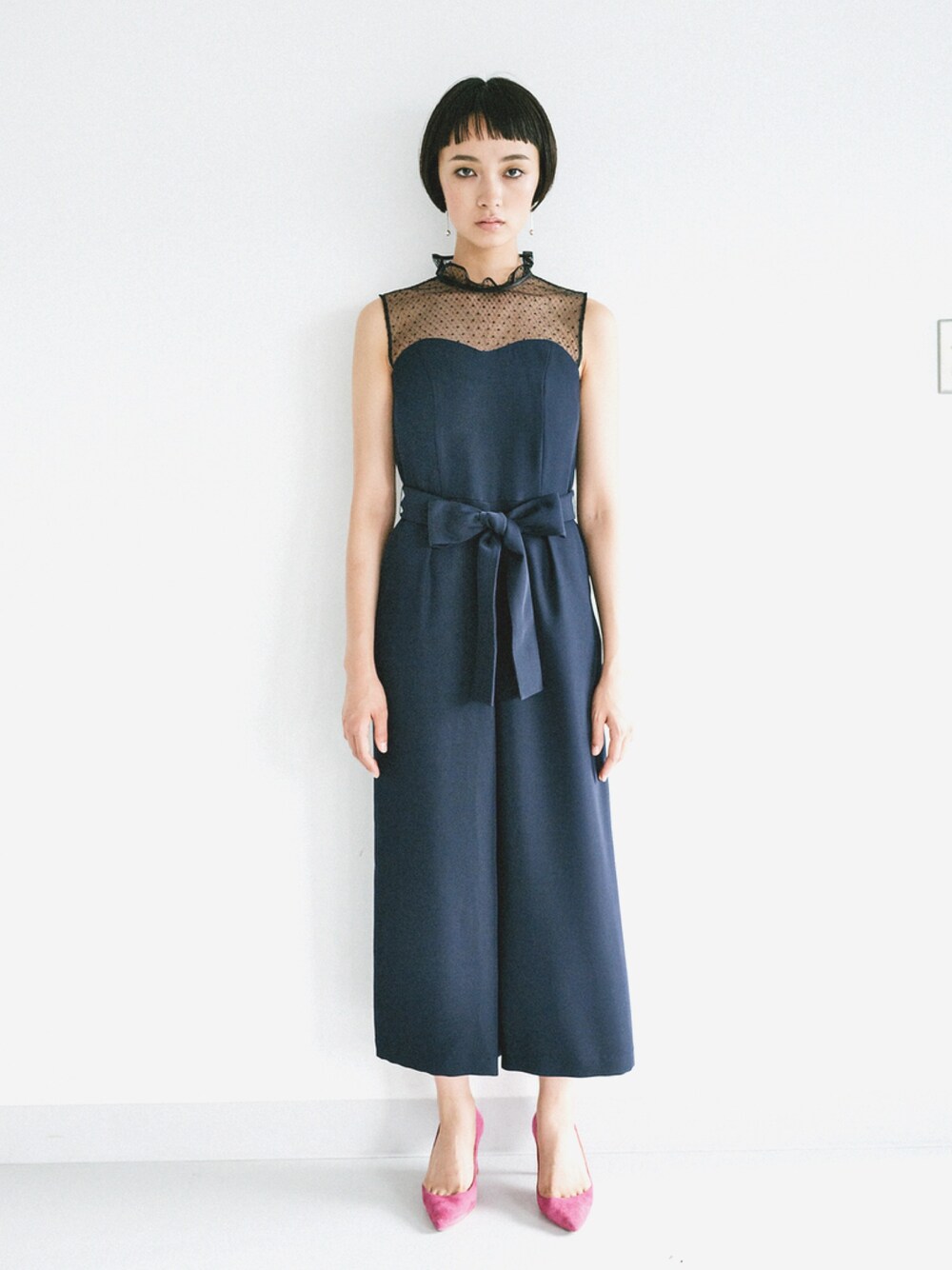 「パーティー、オールインワン、パーティースタイル、フォーマル、結婚式、二次会、結婚式二次会スタイル、結婚式スタイル、結婚式 ワンピース、kaene」｜「kaeneのドットチュール重ね オールインワン（つなぎ/オールインワン、ブラック系）」を使った、kaeneSTAFFさん（レディース・170cm）の秋コーディネートの1枚目の写真