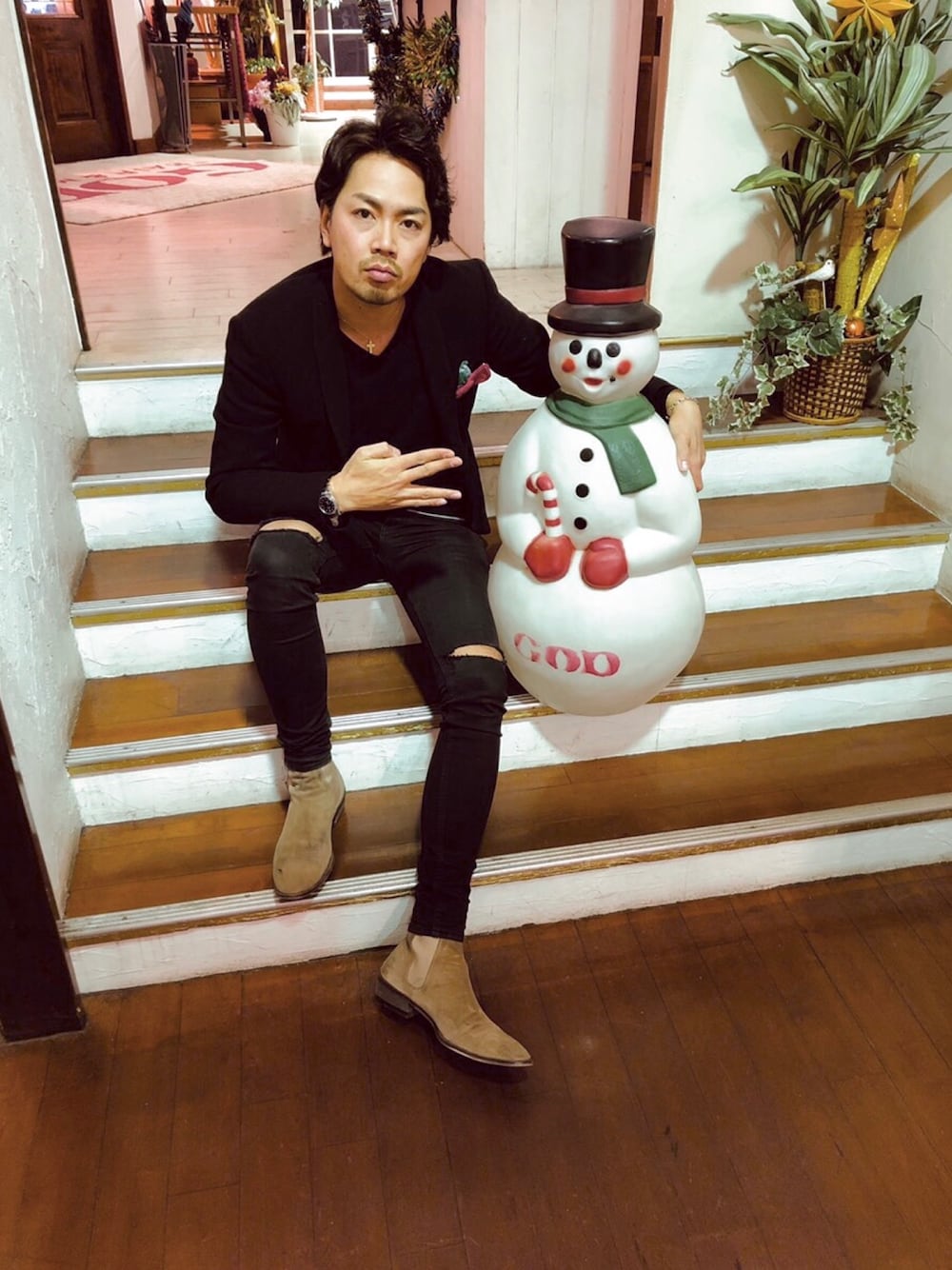 「クリスマス、おしゃれさんと繋がりたい、きれいめカジュアル、SAINTLAURENTPARIS、スキニーデニム、カリスマ、テツ、美容師」｜「glambのRobert boots（ブーツ、ベージュ系）」を使った、S.Tetsu.TURFさん（メンズ・178cm）の冬コーディネートの1枚目の写真