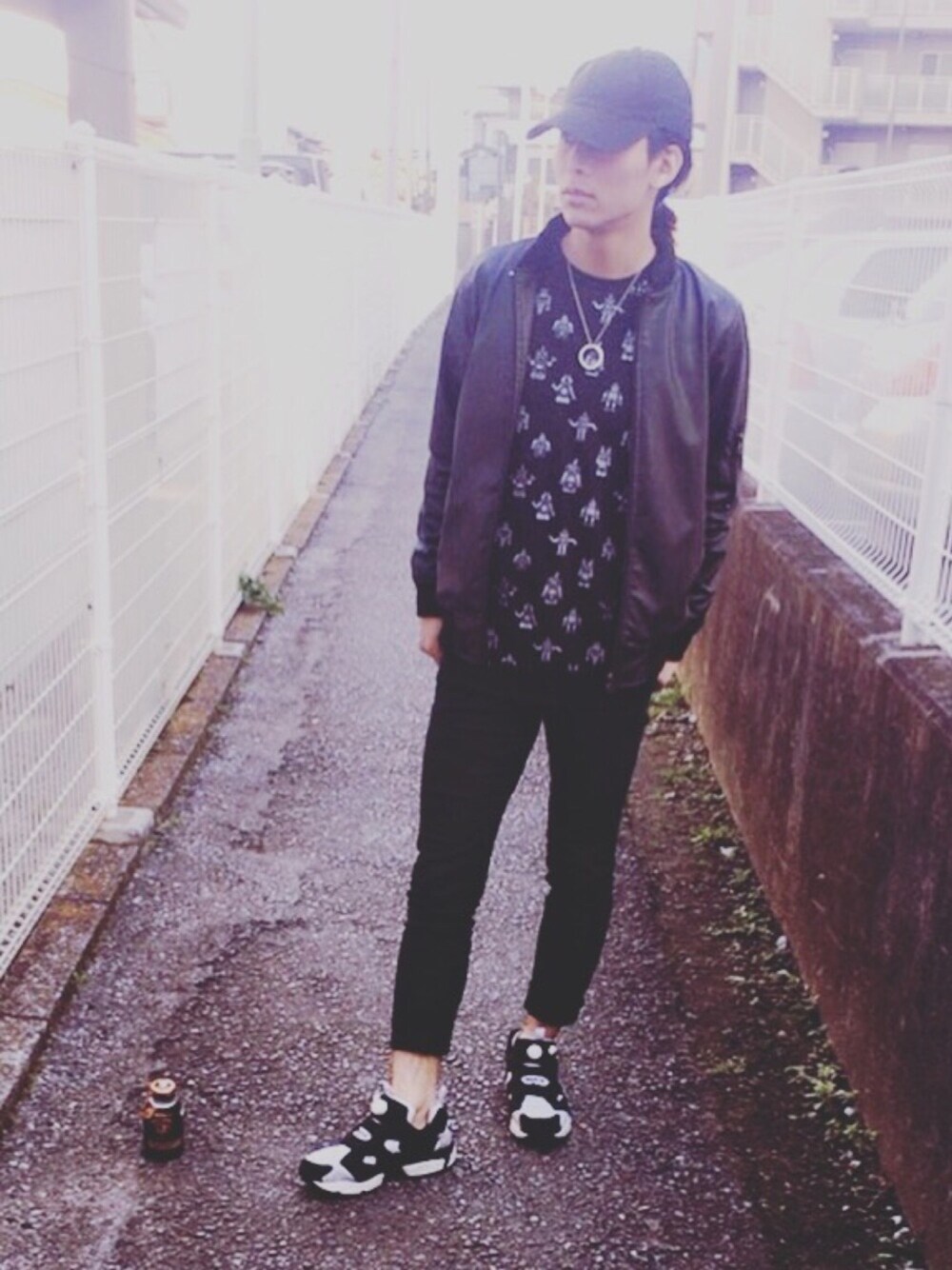 「黒、ootd、MA-1、street、human_fashion、INSTA PUMP FURY、reebok」｜「newhattanの【newhattan】 ニューハッタン カラーキャップ（キャップ、ブラック系）」を使った、のぶちんさん（メンズ・170cm）の冬コーディネートの1枚目の写真