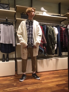 「DIESEL（ディーゼル）のアイテム（ニット/セーター、ホワイト系）」を使った、GISSI-さん（メンズ・180cm）の秋コーディネート