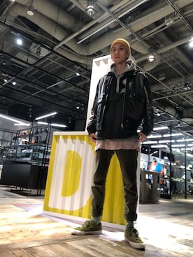 「DIESEL（ディーゼル）のアイテム（ジャケット/アウター、グレー系）」を使った、GISSI-さん（メンズ・180cm）の冬コーディネート