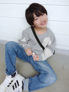 「antiqua」｜「アイテム（スウェット）」を使った、Ｒ兄弟さん（キッズ・123cm）の春コーディネート