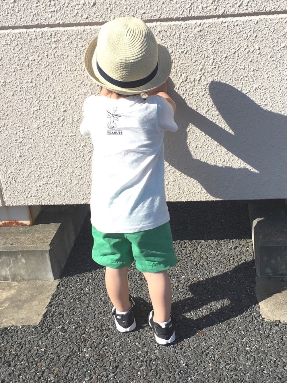 「kids、2歳、夏、カラーパンツ、ドラフトギャップ」｜「GAPのアイテム（ハット、ベージュ系）」を使った、totoさん（キッズ・80cm）の夏コーディネートの1枚目の写真