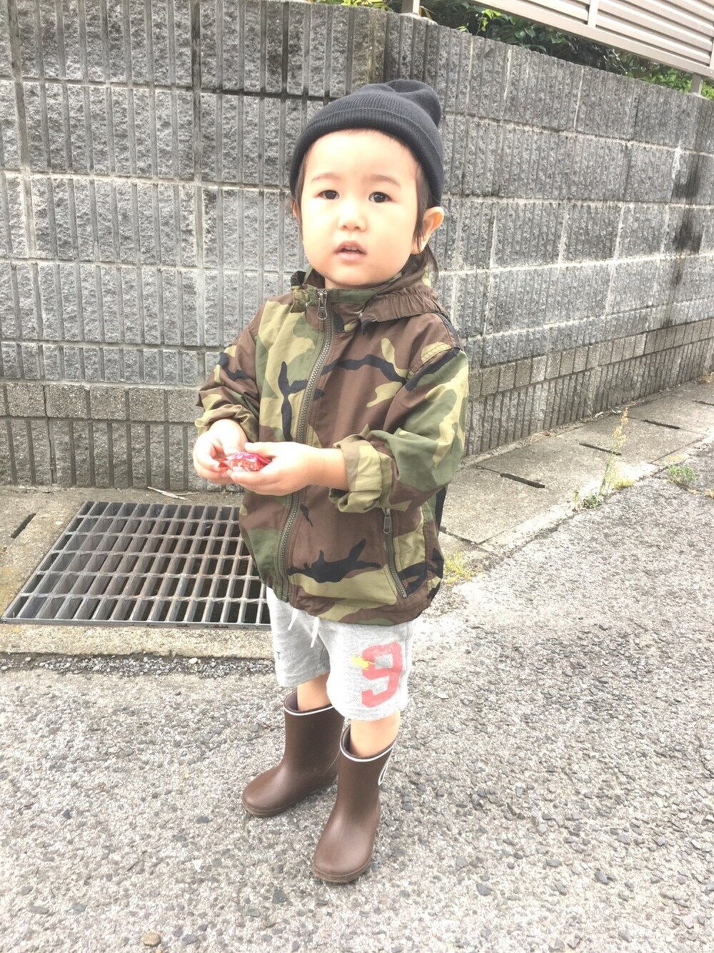 「kids、2歳、雨の日コーデ、長靴」｜「THE NORTH FACEのアイテム（ナイロンジャケット、その他）」を使った、totoさん（キッズ・80cm）の夏コーディネートの1枚目の写真