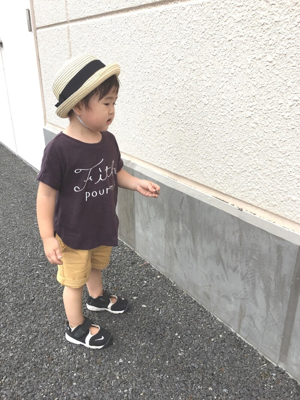 「kids、2歳、シンプルコーデ、スポーツサンダル、夏コーデ」｜「FITHのアイテム（Tシャツ/カットソー、ブラック系）」を使った、totoさん（キッズ・80cm）の夏コーディネートの1枚目の写真