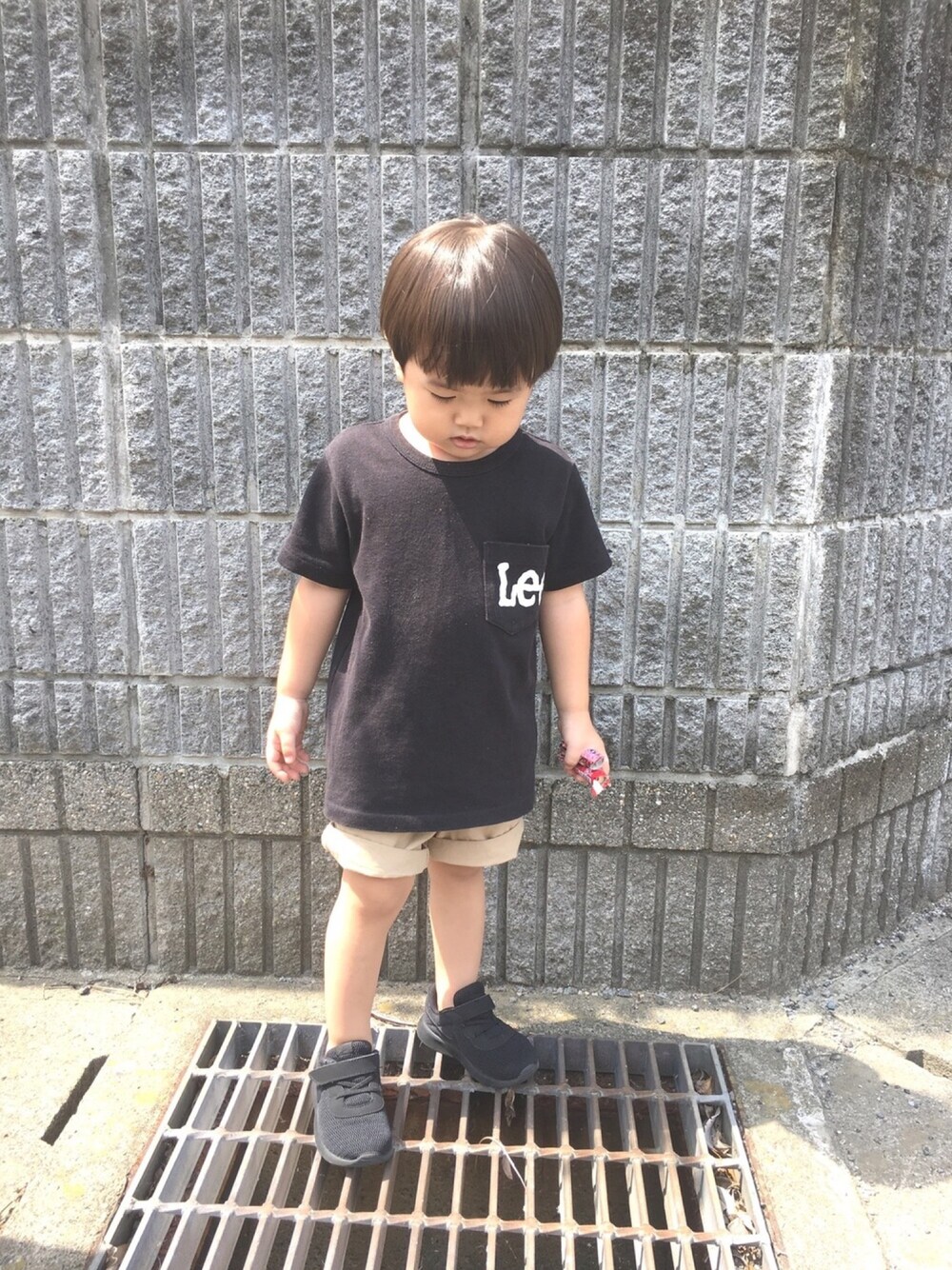 「kids、3歳、マッシュ、マッシュルームショートヘアー、秋コーデ、サモハンキンポー」｜「H&Mのアイテム（パンツ、ベージュ系）」を使った、totoさん（キッズ・80cm）の秋コーディネートの1枚目の写真