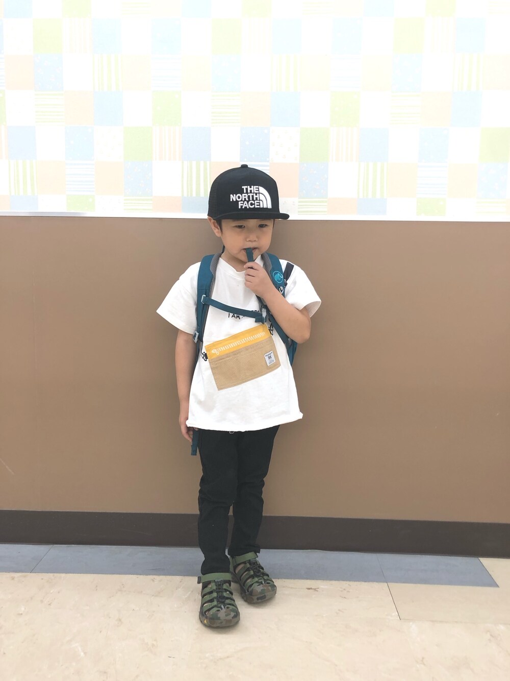 「ブランシェス、キッズファッション、シンプルコーデ、キャップ」｜「BRANSHESのアイテム（Tシャツ/カットソー、ホワイト系）」を使った、totoさん（キッズ・100cm）の夏コーディネートの1枚目の写真